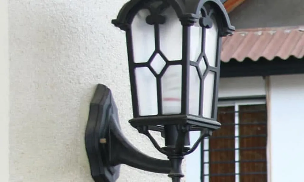 جنس بدنه‌ و پوشش چراغ‌های پارکی چیست؟  معرفی چهار فلز پرکاربرد 